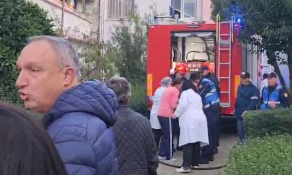 zjarr ne shtepine e te moshuarve ne fier disa prej tyre perfundojne ne spital 65679c1ee7086