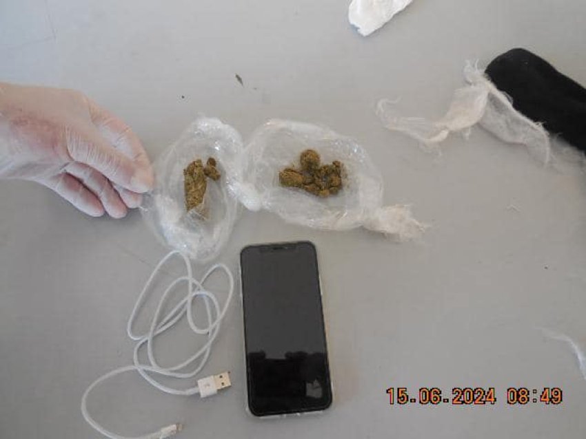 shkk parandalon futjen telefonit dhe substances se dyshuar narkotike ne qendren e paraburgimit ne prishtine 666dcd09e72a5