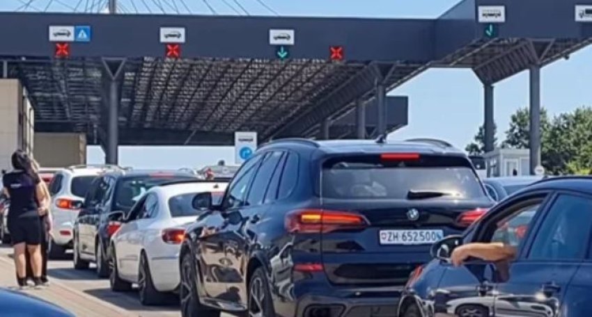 ne merdare pritjet mbi nje ore e te dheu i bardhe kolonat deri ne 100 metra 66c2d90cc1c1f