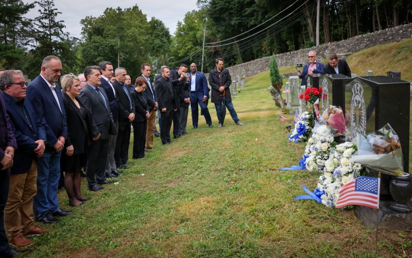 gervalla ben homazhe tek varrezat e vellezerve bytyqi ne new york zbardhja e ketij krimi plage e hapur 66f96637e89d5