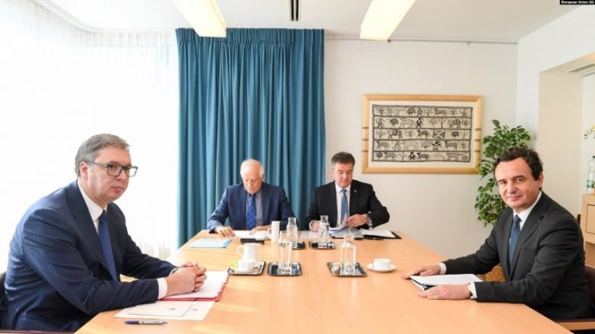 insistimi i lajcakut per te rifilluar dialogun palet te painteresuara 66e761adb2a36