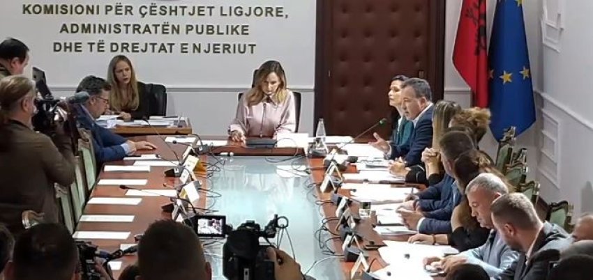 nuk mund te kete mbajtje peng te mikrofonit peleshi mos neperkemb procedurat reagon tabaku jo proces fasade 66fa57d647b1e