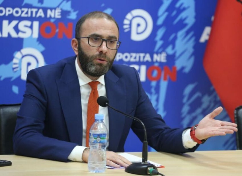 shantazhohet kreu i grupit parlamentar te pd gazment bardhi ja mesazhi qe i dergohet ne aplikacionin signal 66fa82065b5ff