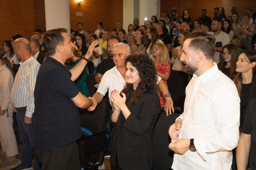 veliaj dhe spiropali tur ne gjithe qarkun e tiranes sot jemi me afer se kurre be se fitorja e radhes per rritjen me te madhe te pensioneve dhe rrogave 66f968cb64e31