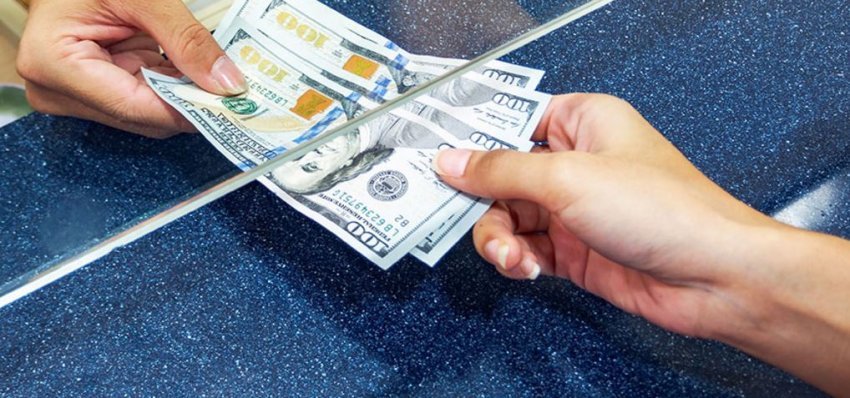 cfare po ndodh sot me monedhat e huaja me sa po blihen dhe shiten dollari dhe euro 674eb673c7125