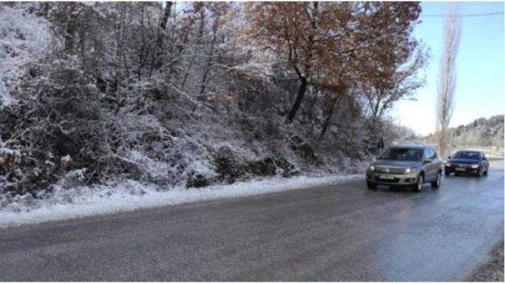 komunikacioni po zhvillohet ne kushte te dimrit ndalese per kamione ka ne mavrove ne rrugen tetove koder e diellit 674d721085b2c