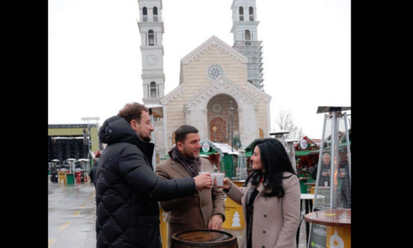 memli krasniqi uron krishtlindjen me dy kandidatet e pdkse per deputete bernard nikaj dhe kristina bytyqi 676b15d474d7c