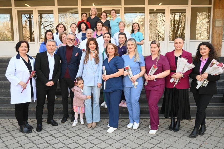haxhiu e vitia per nder te dites se gruas vizituan kliniken e gjinekologjise 67cc50954bb20