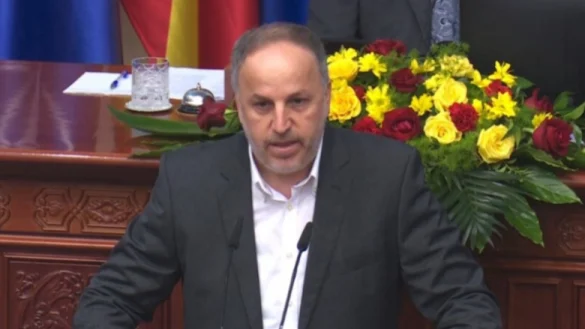 adnan azizi i kunderpergjigjet ali ahmetit 20 vite ne pushtet zajazi i tij pa kanalizim 6801663a58a1f