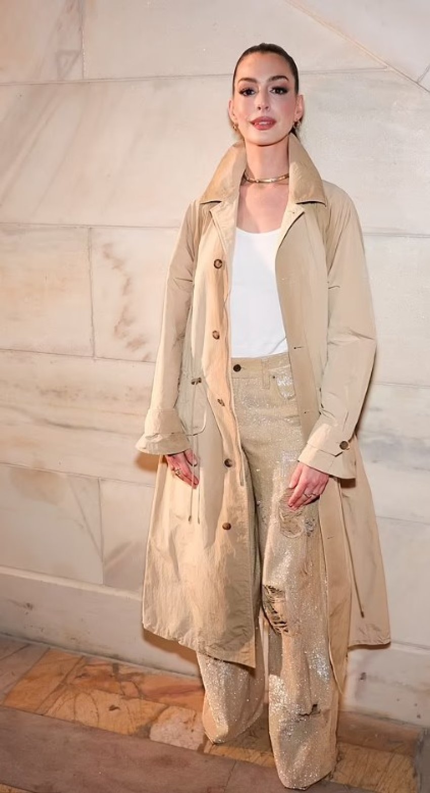 anne hathaway vjen me elegante se kurre paraqitja e saj merr vemendje 68017e1a752f4