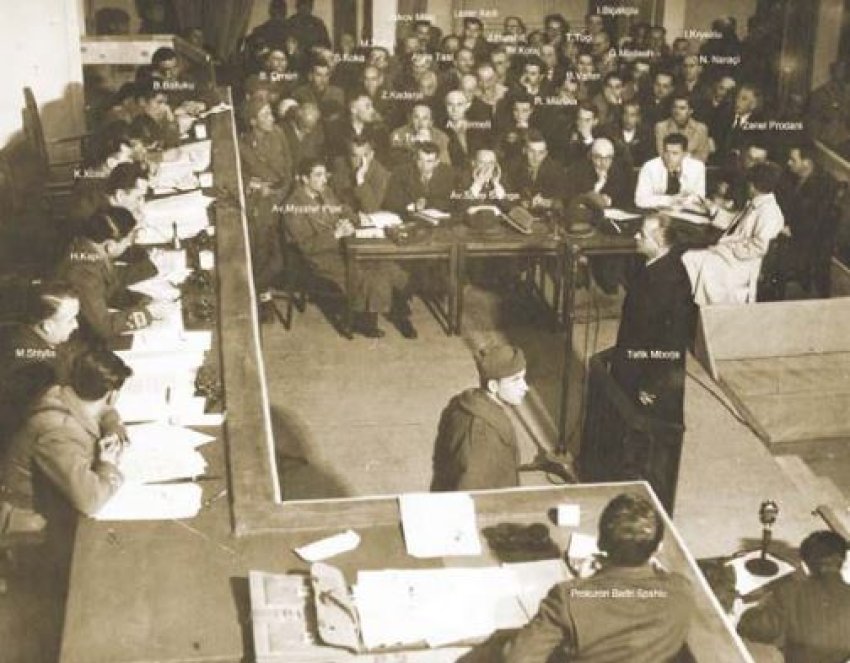 cfare permban dosja e 13 prillit 1945 deshmia qe la lazer radi per krimin komunist familja e tij u nxor ne rruge dhe i vdiq vajza 11 muajsh 67fd10099ee98
