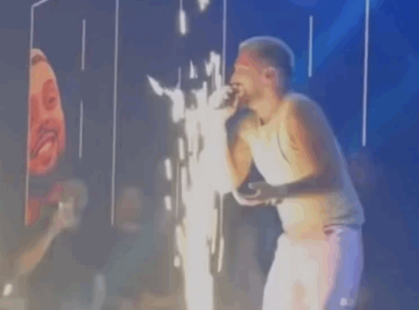 e papritura i ndodh gjestit gjate performances 680ccf3228dbb