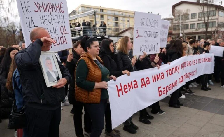 familjet e viktimave nga diskoteka ne kocan protestojne sot 67f0eb8d437af
