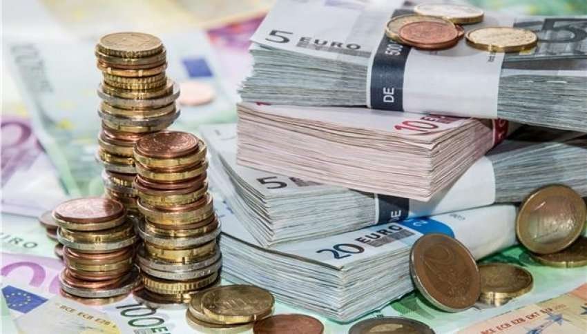 kembimi valutor 8 prill me sa blihen e shiten dollari dhe euro cfare ndodh me monedhat e tjera 67f4c9435e5db