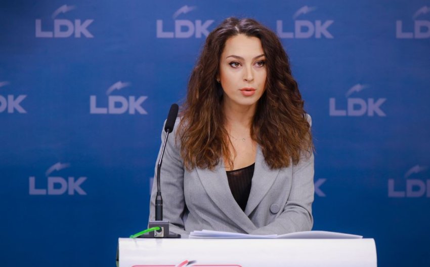 kica xhelili per haxhiun nje person i cili shkel kushtetuten ne vazhdimesi dhe ndjen krenari eshte i padenje per te perfaqesuar legjislativin 68095e0ed2bc0