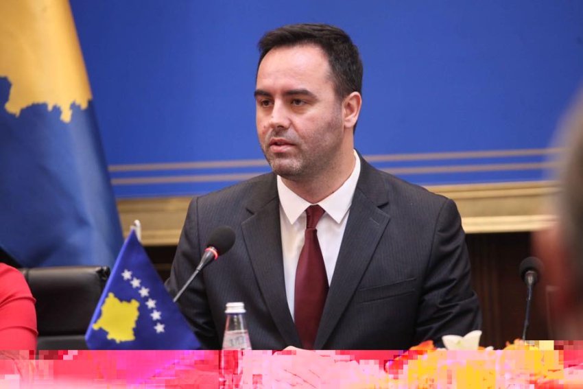 nje familje kursimtaresh si e glauk konjufces ja cka kane blere dhe u kane tepruar parate 680be5251ba61