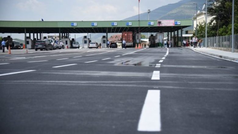 pikat kufitare gjysme ore pritje per dalje nga vendi 6803609045e24
