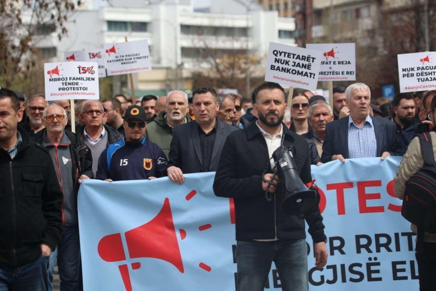 protestat nuk ndalin zrre ne hasanaj paralajmeron padi 67fac1629246a
