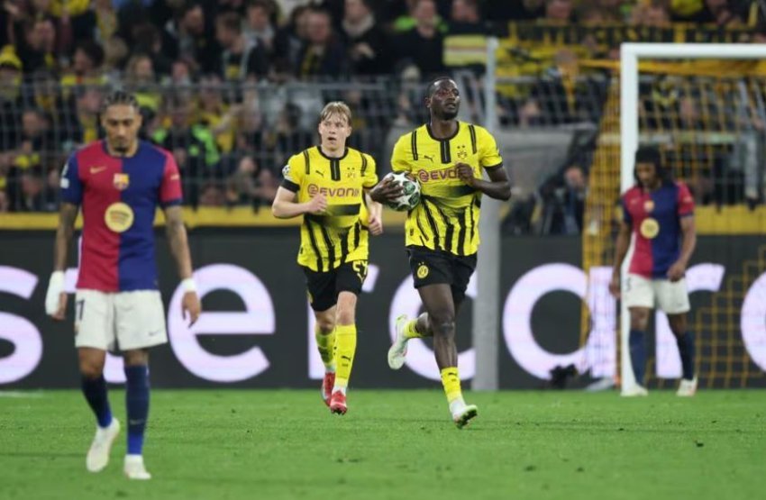 serhou guirassy merr kreun e renditjes dhe hyn ne histori ndaj barcelones 67fed5c094afb
