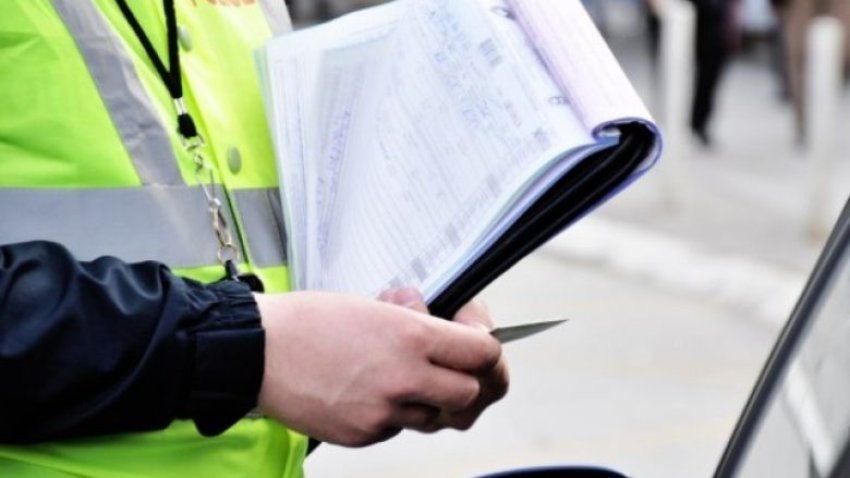 shoferet ne kryeqytet perdorin shume telefonat gjate vozitjes 60 gjoba ndahen vetem ne nje dite 6804ac96750f0