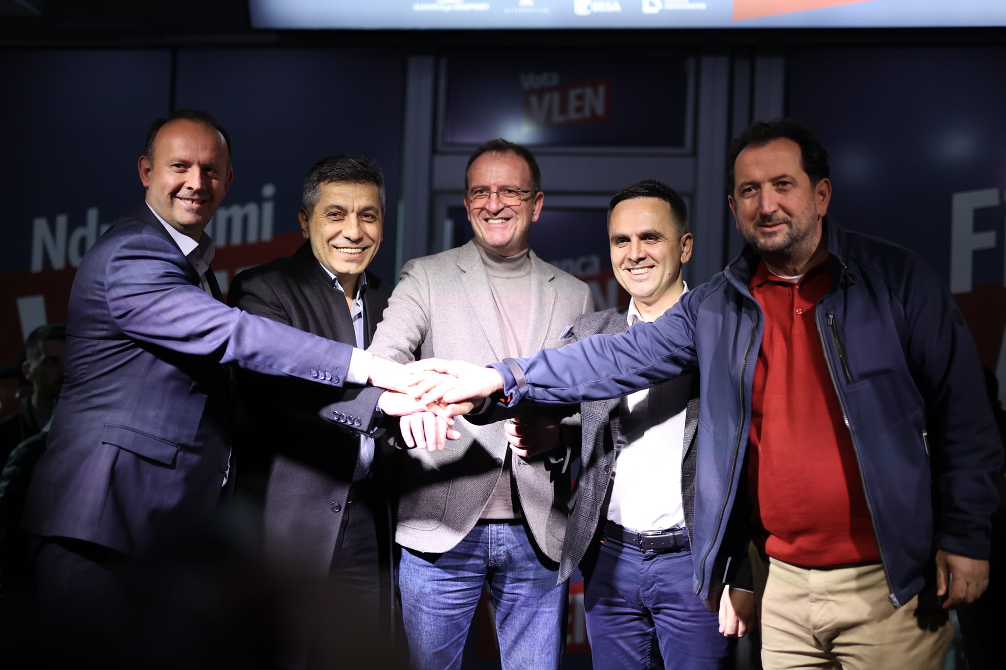 sot takohen lideret e vlen it taravari besoj se do te gjejme zgjidhje te pranushme per te gjithe 67f8f0a0d2627