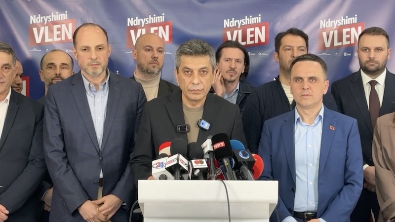 vlen me afer se asnjehere me pare drejt shkrirjes ne nje parti te vetme politike 680b81c26c519