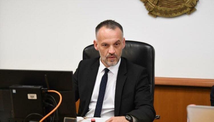 arben fetai bdi te vret naten dhe te qane diten 681a3a661560d