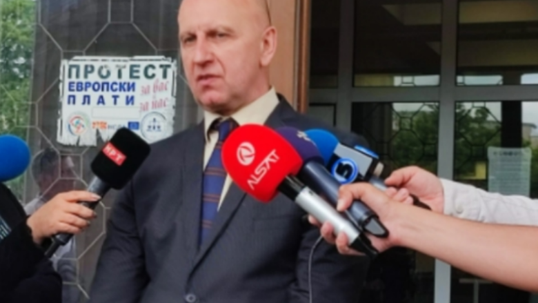 dukovski le ta vleresojme faktin qe vasili e pranoi fajin dhe shprehu keqardhjen me te thelle te mundshme 681e4b2fa09f4