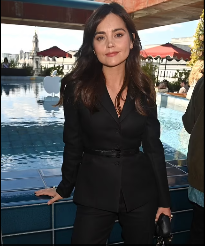 jenna coleman shfaqet me sofistikim ne dreken televizive te apple tv bafta kryeson listen e te ftuarve me yje 682041213109b