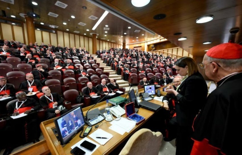 kardinalet hyjne ne izolim para konklaves sekrete per zgjedhjen e papes 681a50a846260