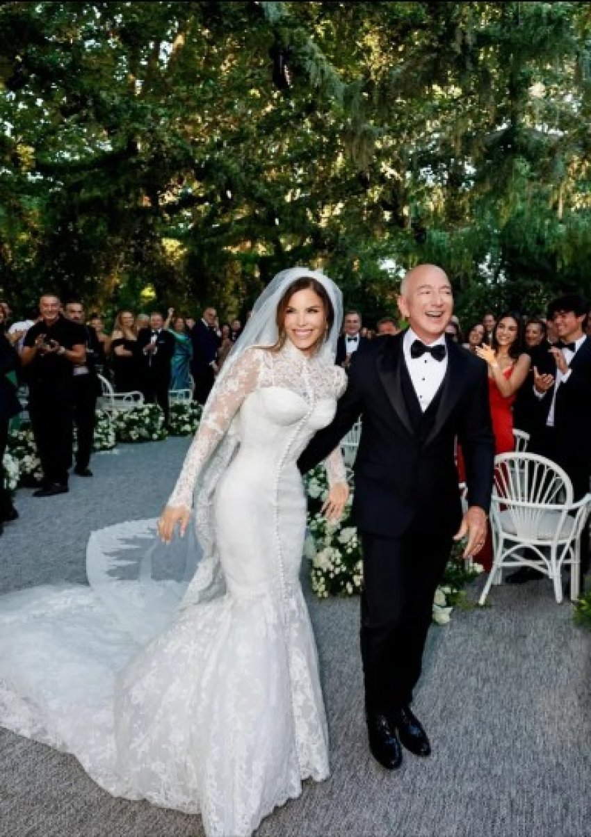 mirupafshim jeff bezos dhe lauren sanchez pershendesin me dore teksa largohen nga venecia se bashku me miqte e tyre vip 6861bbc397dfb