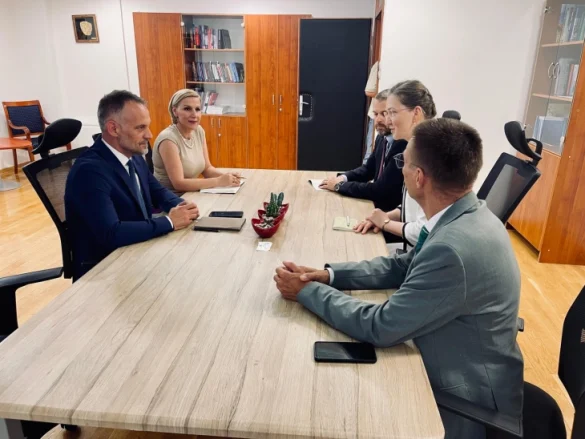 Takim i zëvendëskryeministrit Fetai me delegacionin e Shërbimit Evropian për Punë të Jashtme 3 takim i zevendeskryeministrit fetai me delegacionin e sherbimit evropian per pune te jashtme 6862ec3bc1545