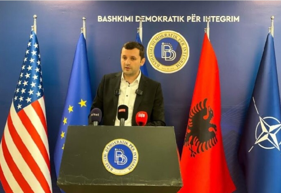 Ahmeti publikon emrat e kandidatëve të Aleancës Kombëtare për Integrim 3 ahmeti publikon emrat e kandidateve te aleances kombetare per integrim 688b631b98965