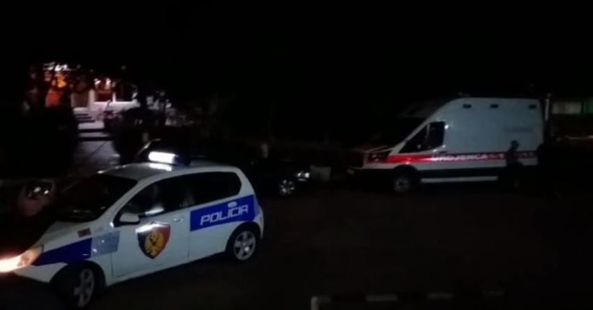 aksident ne fushe arrez makina del nga rruga merr para tre persona ne afersi te nje lokali 6880049bb5109