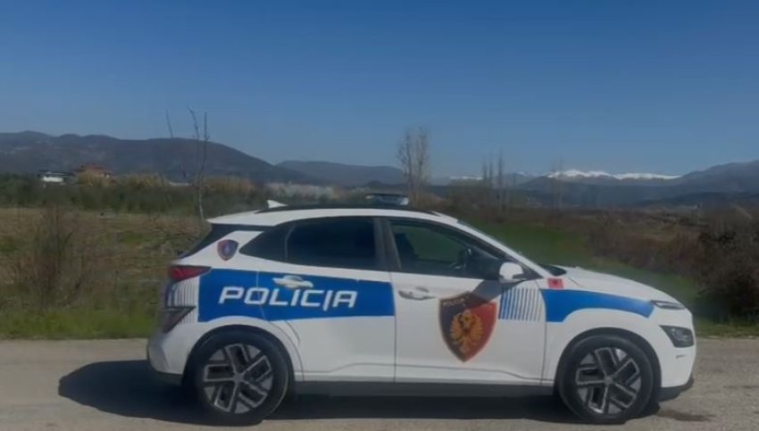 aksident ne rrugen e arbrit plagoset shoferi i nje automjeti dhe pasagjeri ja si eshte gjendja e tyre 6866a3bbec6da