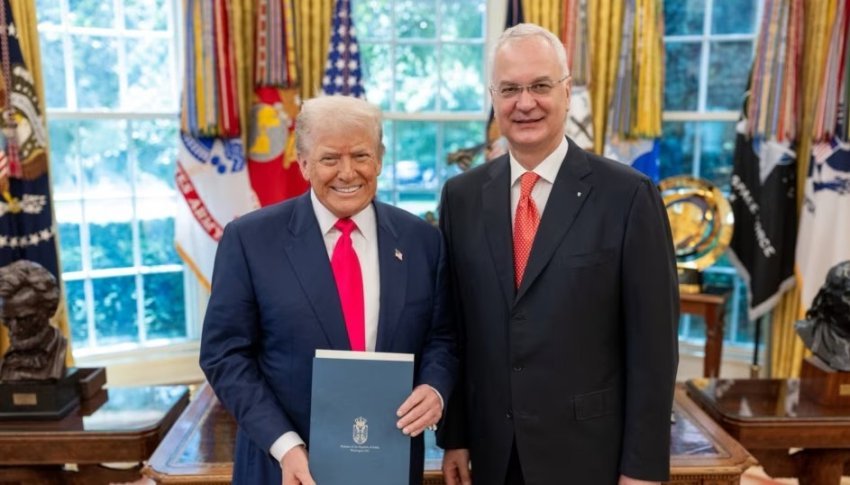 Ambasadori i ri i Serbisë në SHBA ia dorëzon Trumpit letrat kredenciale dhe e fton për vizitë në Beograd 3 ambasadori i ri i serbise ne shba ia dorezon trumpit letrat kredenciale dhe e fton per vizite ne beograd 6887465901b8c
