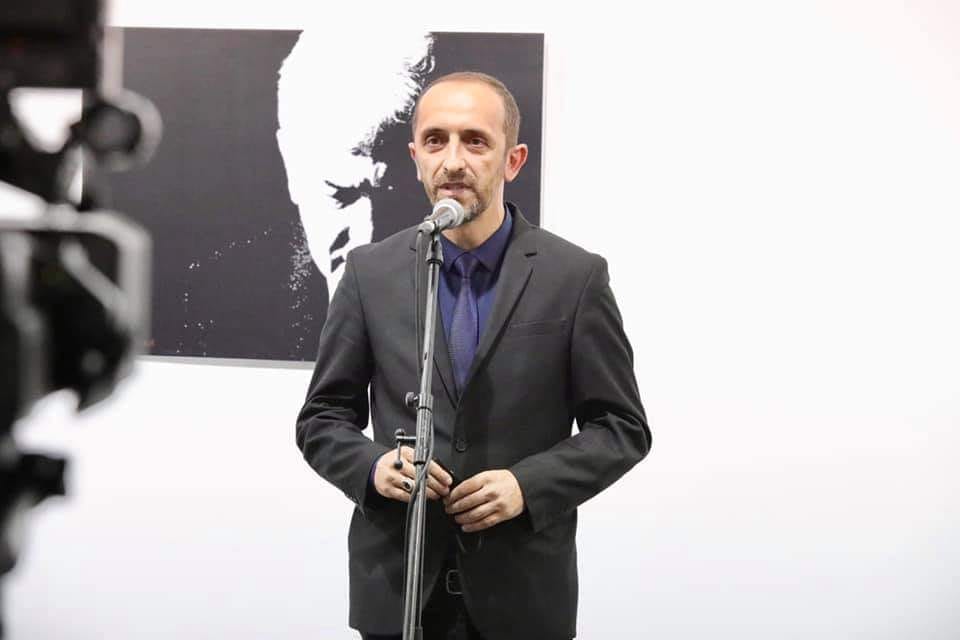 aziri perdor gjuhe rrugesh ndaj nje deputeteje shqiptare 687c14e5ee981