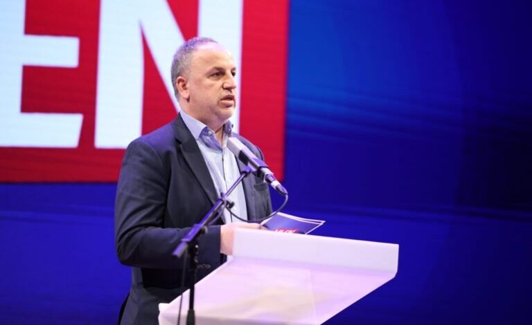 azizi 12 deputete te frontit nuk votuan per gazen vlen i ishte aty deri ne fund 6882b553dea49