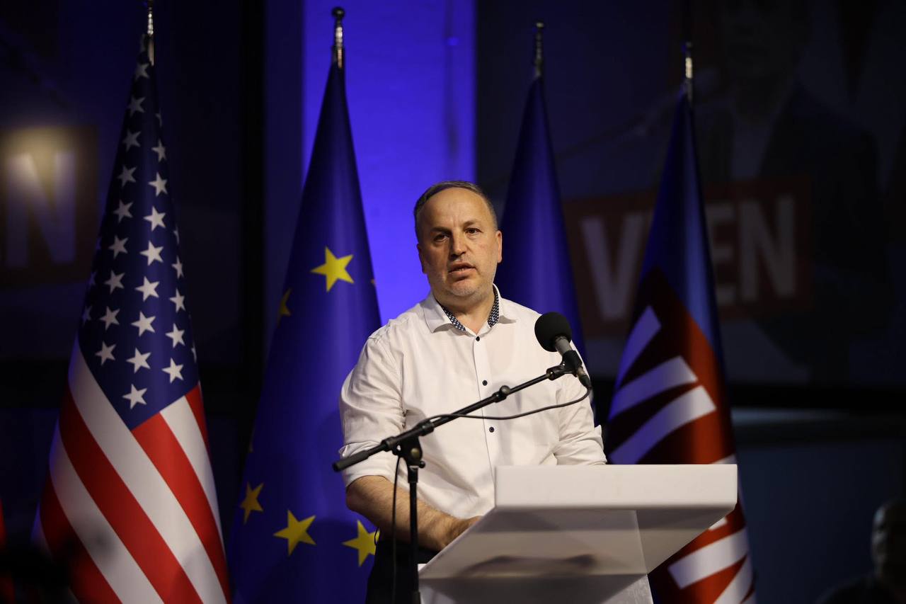 azizi ahmeti nuk ka asnje te drejte morale te kerkoje largimin tone nga qeveria 687102f67b5aa