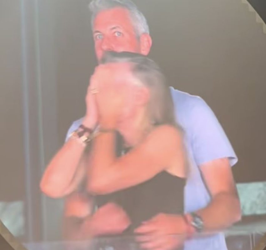 ceo i kapur ne kameren e puthjeve te coldplay drejt divorcit puthja mund te kushtoje 30 milione paund 687b38c4d01b6