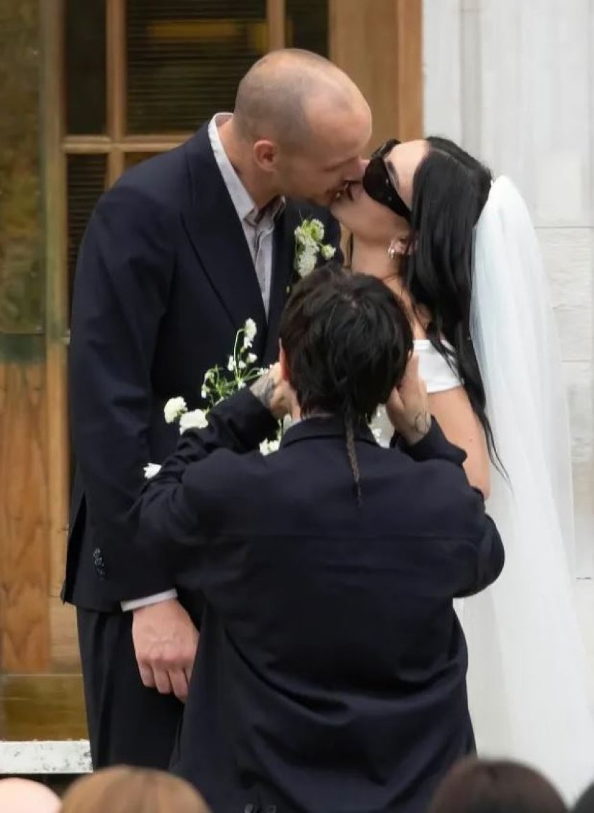 Charli XCX dhe George Daniel kurorëzojnë dashurinë në Siçili 1 charli xcx dhe george daniel kurorezojne dashurine ne sicili 687be178c3722