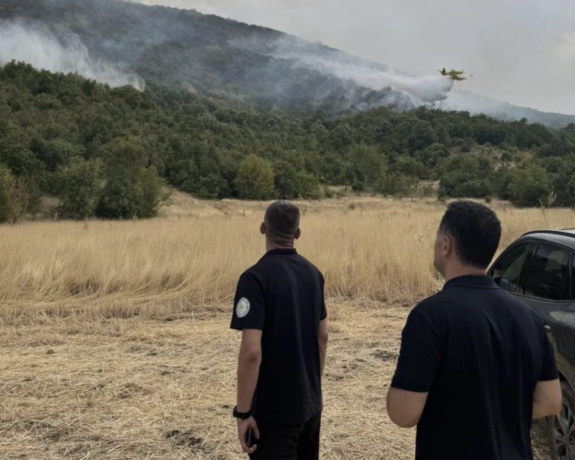 drejtori i qmk se muhamed ali dhe kryetari i komunes blerim sejdiu ne terren pas riaktivizimit te zjarrit ne komunen e zhelines 68851701a6429