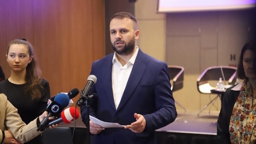 durmishi prezantoi programin per pune te dobishme komunale parashikohet te perfshihen 300 persona te papune 6882775c5e216