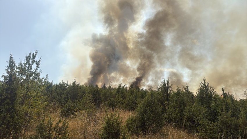 dy vatra te zjarrit ne rajonin e pejes zjarrfikesit po intervenojne 688633fe10fc7