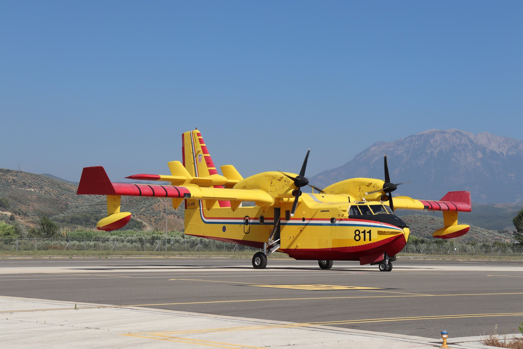 flaket ne jug nderhyrjet nga ajri niset nga italia avioni zjarrfikes canadair 6885f9a1dd50d