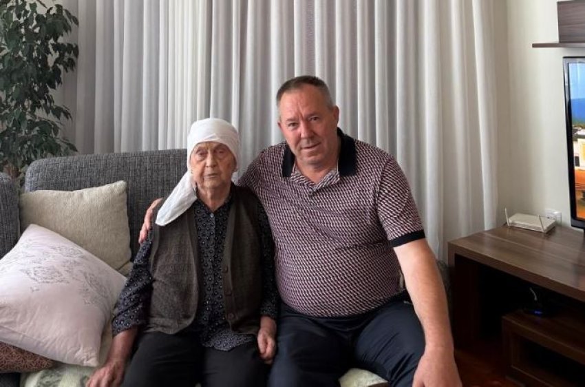 Gucati viziton nënën e Thaçit në Burojë: Ndihet krenare për djalin e saj 3 gucati viziton nenen e thacit ne buroje ndihet krenare per djalin e saj 68862c094c266