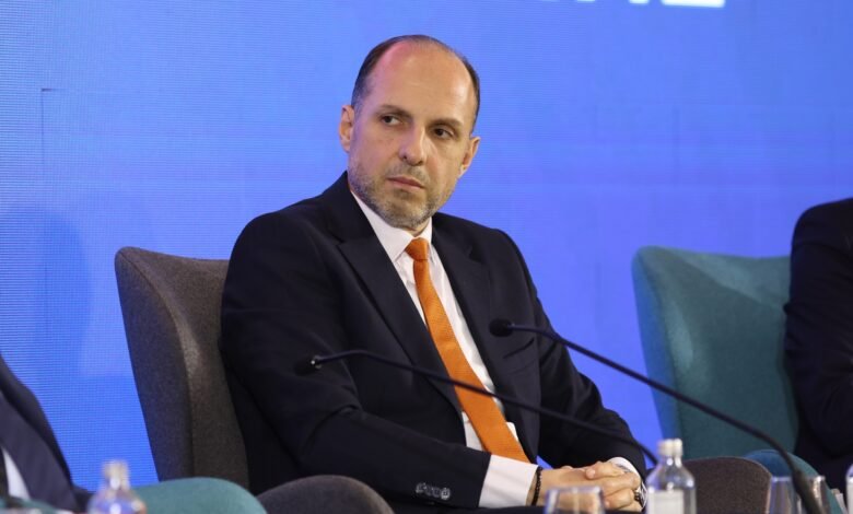 ibrahimi ka shume dallim kur je ne politike per kazino e per soravi dhe kur je ne politike per arsim e dituri 687b752d52aad