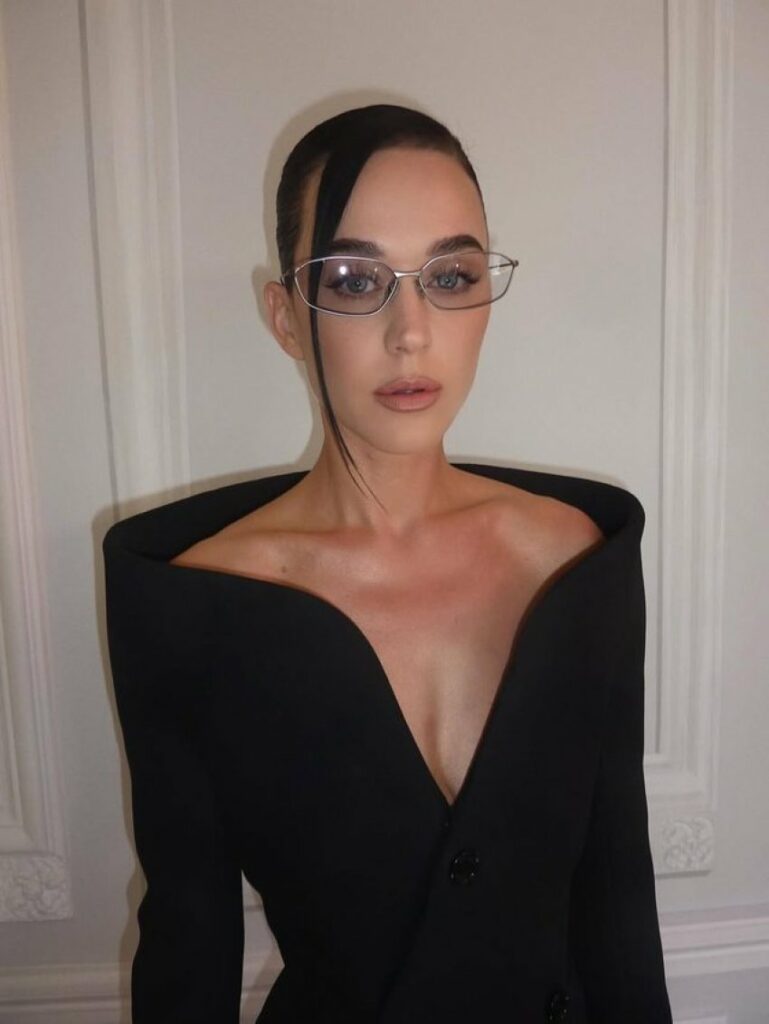 katy perry po perflitet per nje lidhje te re por sua merr mendja kush eshte i dyshuari 688ab6613d738