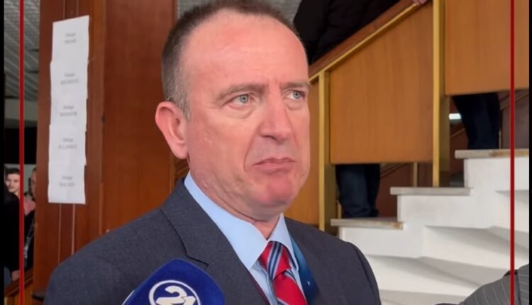 Kërkonte lista të veçanta për këshilltarë me VLEN-in, Taravari përfundon në listë të përbashkët me Ahmetin dhe Selën 2 kerkonte lista te vecanta per keshilltare me vlen in taravari perfundon ne liste te perbashket me ahmetin dhe selen 6887528a8a097