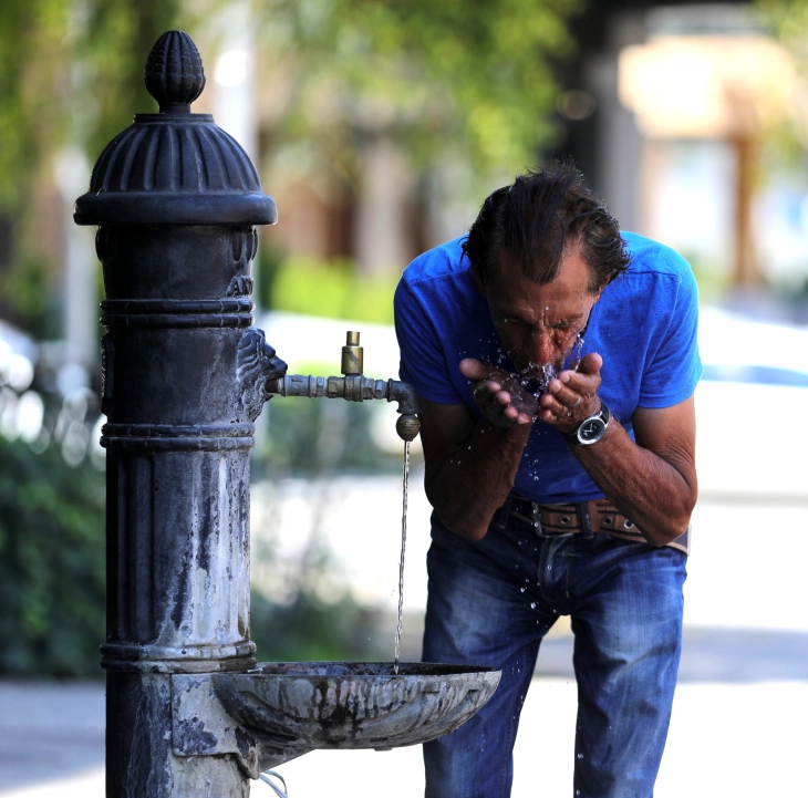 konsum i rritur dhe i pakontrolluar i ujit ne shkup banoret ne menyre racionale ta perdorin 6881f59763ba1